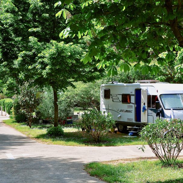 Emplacement Camping Camping-Car- Camping Val Fleuri