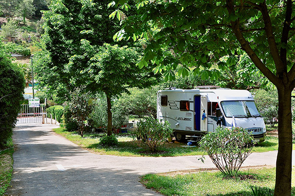 Camping le Val Fleuri- grand Emplacement Camping